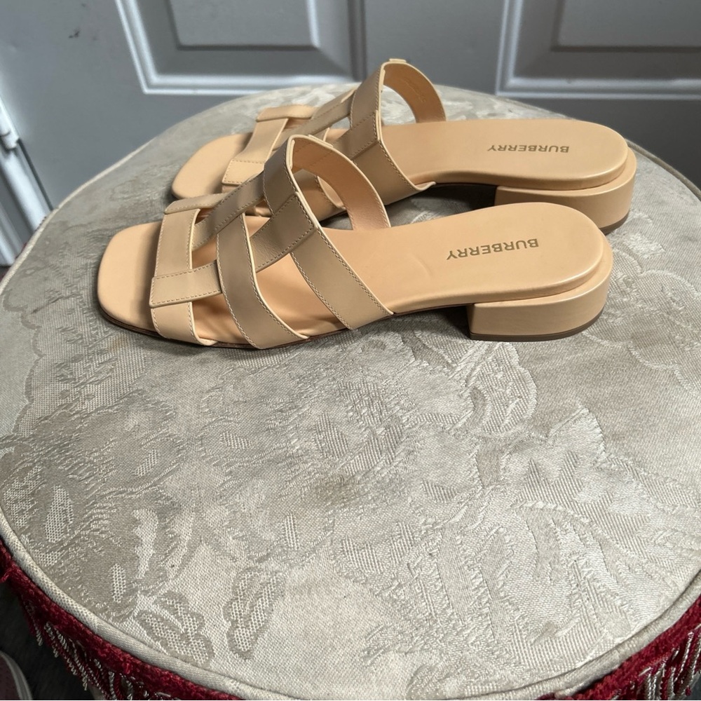 New Burberry women’s Beige leather Lattice Slides Sz 40/10 made in Italy - Picture 4 of 16